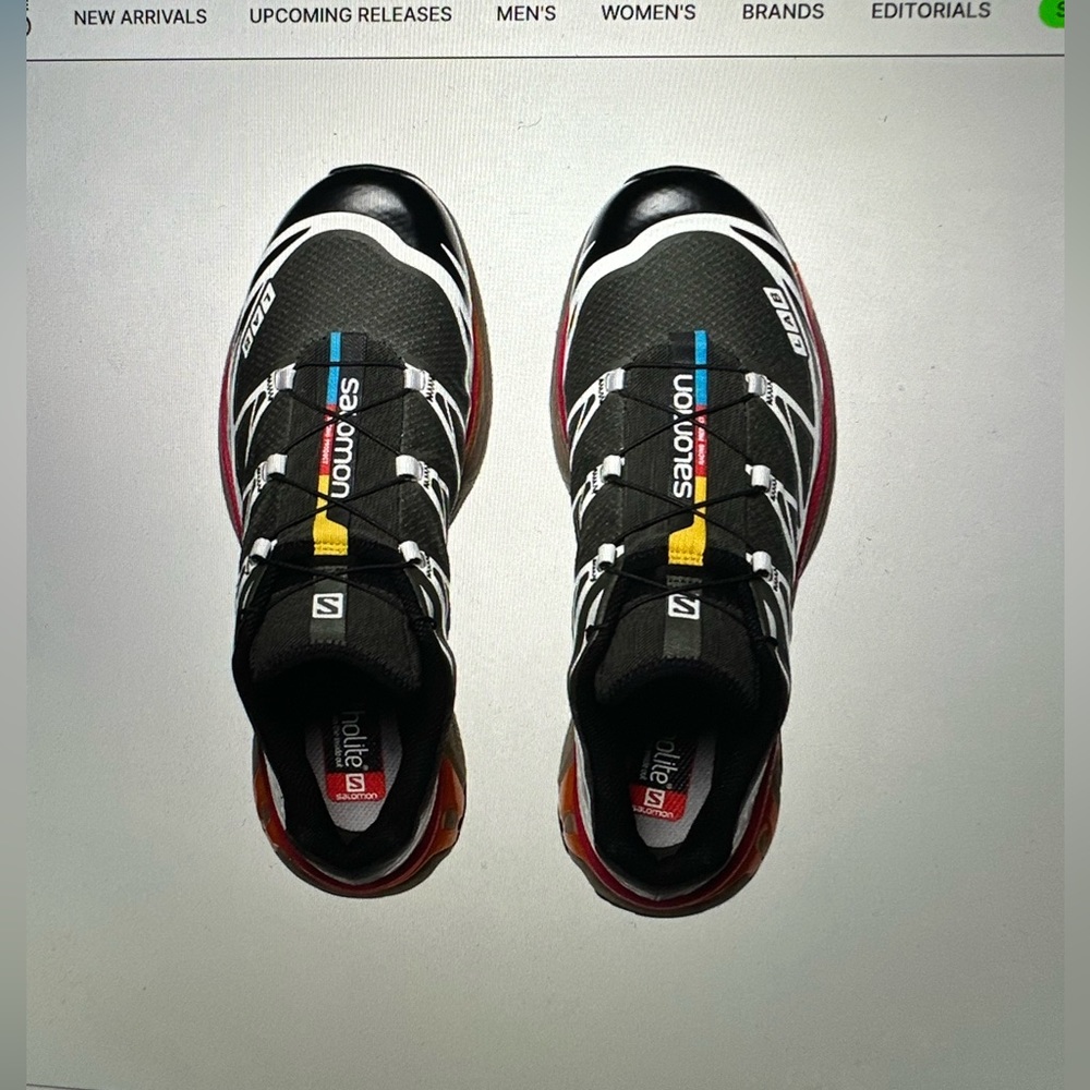 Tennis shoes